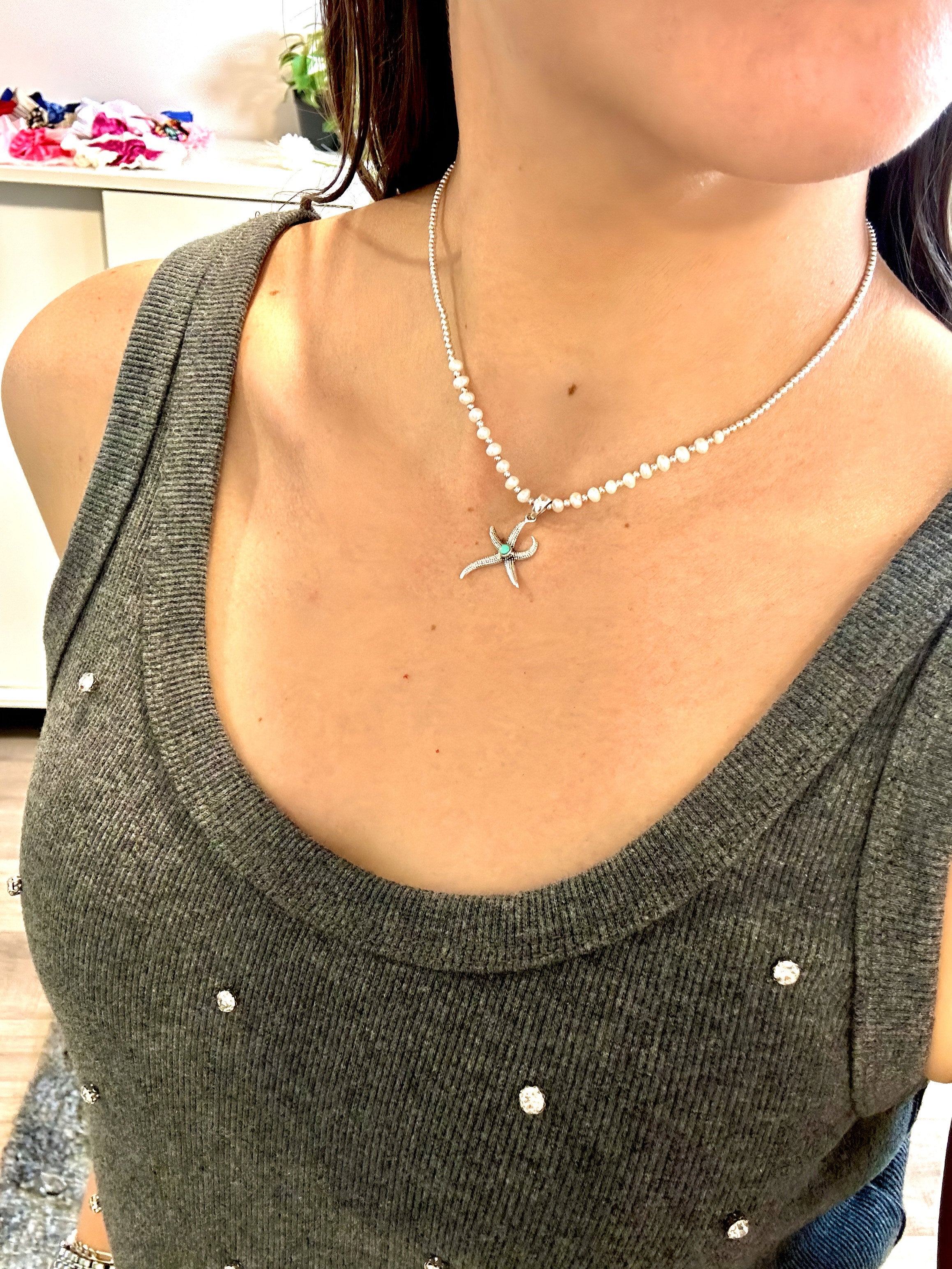 Collar de perlas de río en plata 925 y dije de estrella de mar