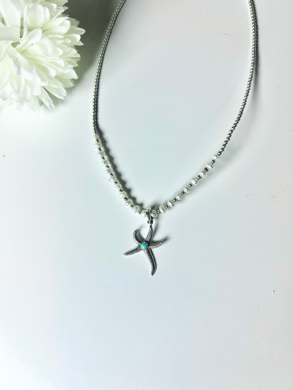 Collar de perlas de río en plata 925 y dije de estrella de mar