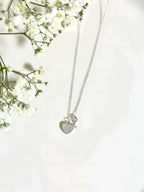 Collar de corazón, nácar, circones y llave